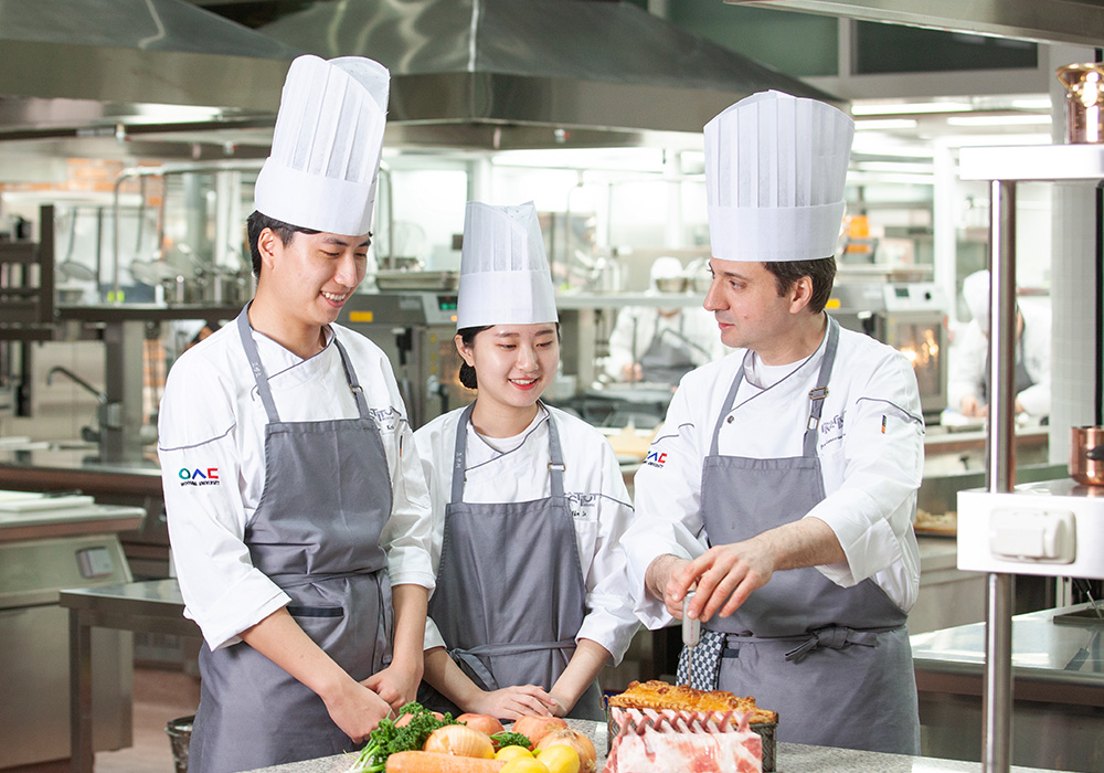 training aspiring bakers